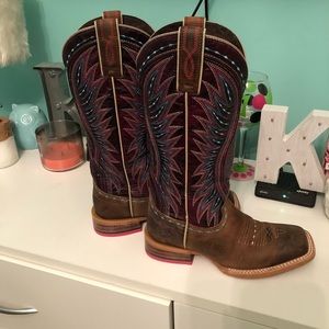 Women’s 6.5 Ariat boots